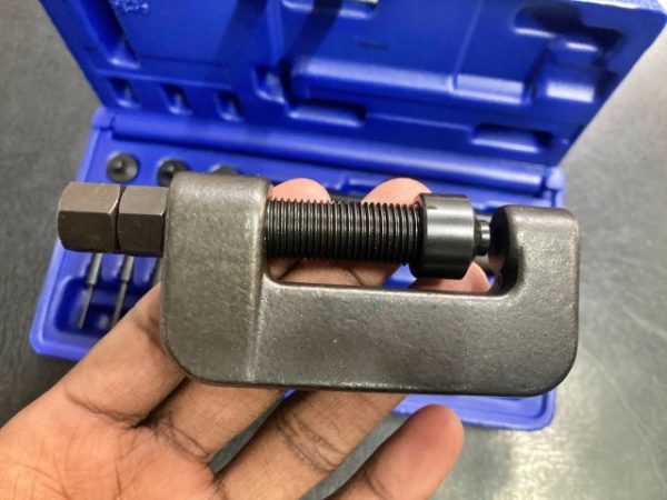 CHAIN BREAKER AND RIVETER KIT. - Image 3